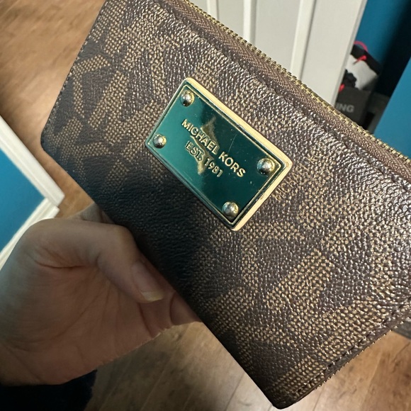 Michael Kors wallet - Picture 2 of 7